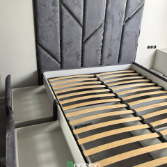 Кровать с мягкими панелями Renny