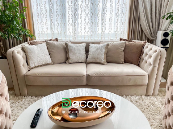 Гостиная в современном интерьере с ретро-шиком и классическими элементами